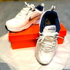 NWT (box) Nike Air Monarch Men’s size 10 wide